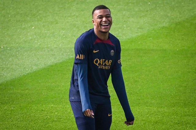 El delantero Kylian Mbappé, en un entrenamiento con el PSG francés. 