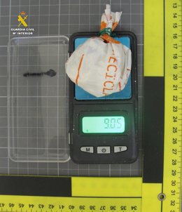 La Guardia Civil desactiva un punto de venta de cocaína en un kiosco de Cullera (Valencia).