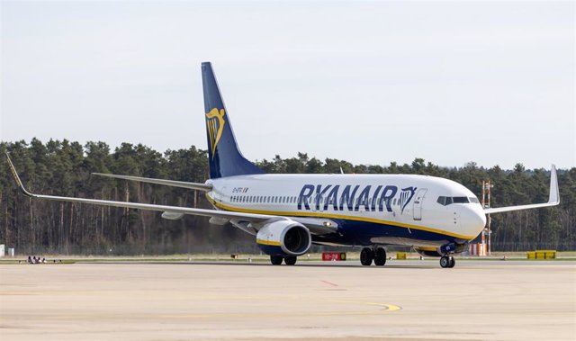 Archivo - Un avión de la compañía Ryanair.