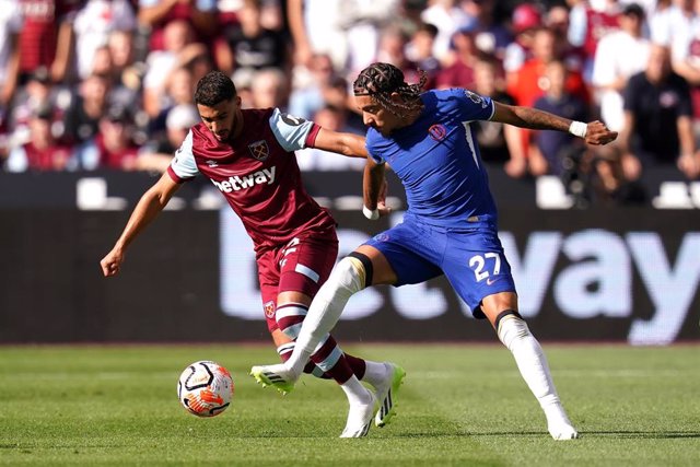 20 August 2023, United Kingdom, London: West Ham United's Said Benrahma (L) and Chelsea's Malo Gusto battle for the ball during the English Premier League soccer match between West Ham United and Chelsea at the London Stadium.