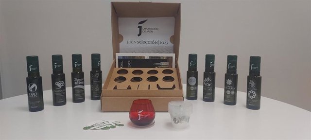 Caja con los AOVE Jaén Selección 2023.