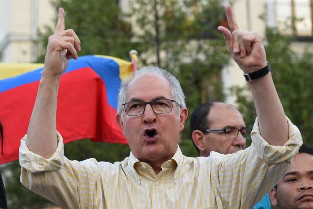 Archivo - Antonio Ledezma durante una protesta en Madrid