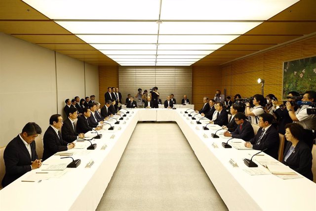 Una reunión de gabinete presidada por el primer ministro japonés, Fumio Kishida, sobre Fukushima (Archivo)