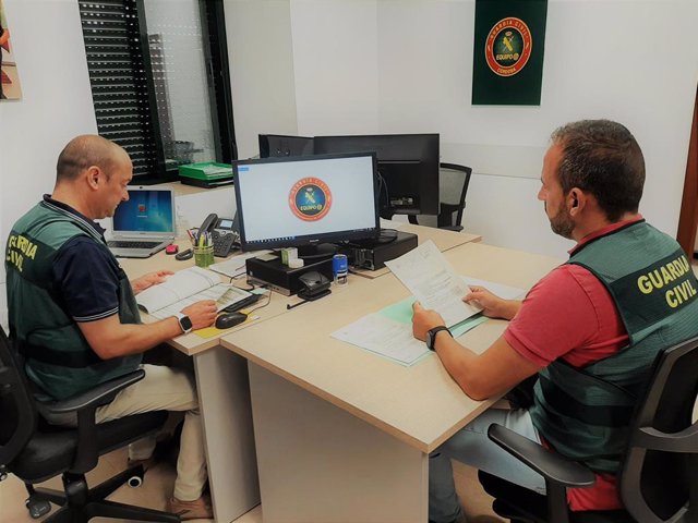 Archivo - El 'Equipo @' de la Guardia Civil.