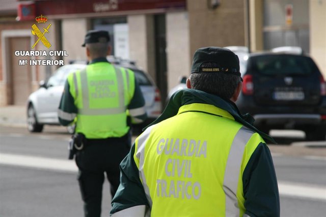 Archivo - Guardia Civil de Tráfico, en imagen de archivo