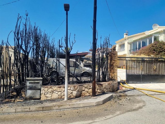 Un incendio en una urbanización de Xàbia (Alicante), ya sofocado, obliga a desalojar a 40 personas