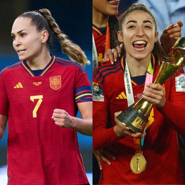 Irene Guerrero y Olga Carmona, con la camiseta de la Selección Española de fútbol.