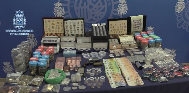 Desmantelado un grupo que estafaba mediante el empeño de monedas y lingotes de oro falsos