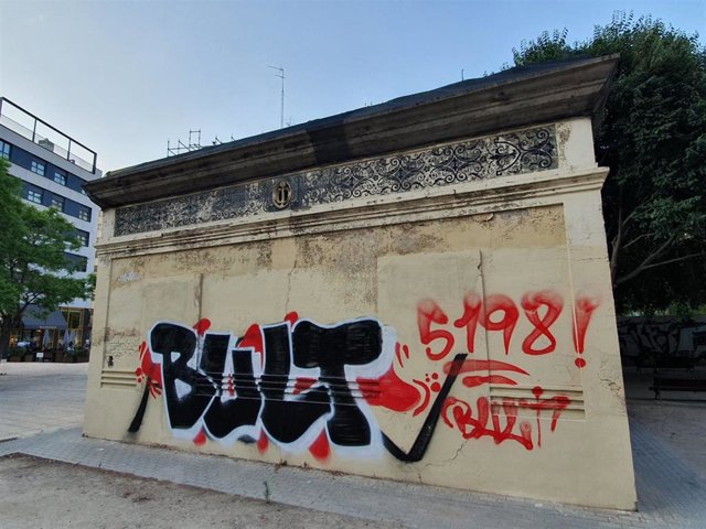 El Ayuntamiento de València contrata por 18.000 euros un servicio especial de limpieza de grafitis en monumentos históricos