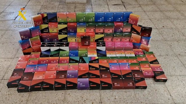 La Guardia Civil interviene más de 2.800 vapers de origen desconocido en la provincia.