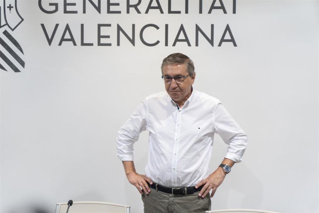 El conseller de Educación, Universidades y Ocupación, José Antonio Rovira, durante una rueda de prensa, en la Conselleria de Educación, Universidades y Ocupación, a 24 de agosto de 2023, en Valencia
