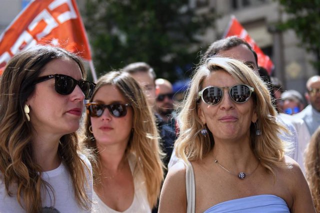 Archivo - La vicepresidenta y ministra de Trabajo y Economía Social, Yolanda Díaz, durante la marcha por el Día Internacional de los Trabajadores en el Círculo de Bellas Artes, a 1 de mayo de 2023, en Madrid (España). 