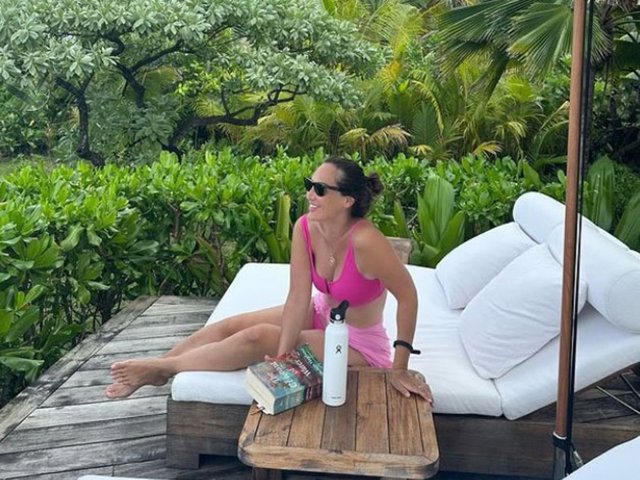 Tamara Falcó presume de figura en bikini durante su luna de miel en Bora Bora