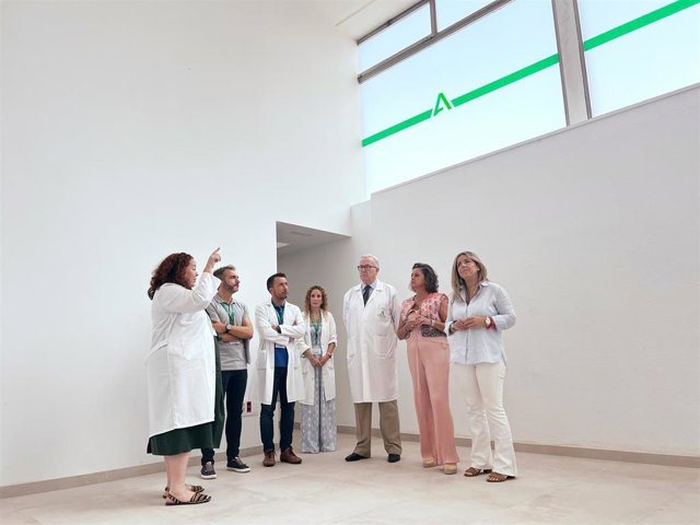 Visita a la sala blanca del Hospital de Jaén.
