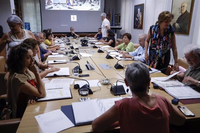 Archivo - Un pleno del Consell Valencià de Cultura (CVC)
