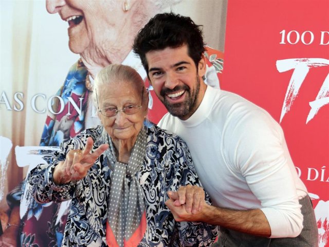 Archivo - Miguel Ángel Muñoz y su tata Luisa Cantero en imagen de archivo