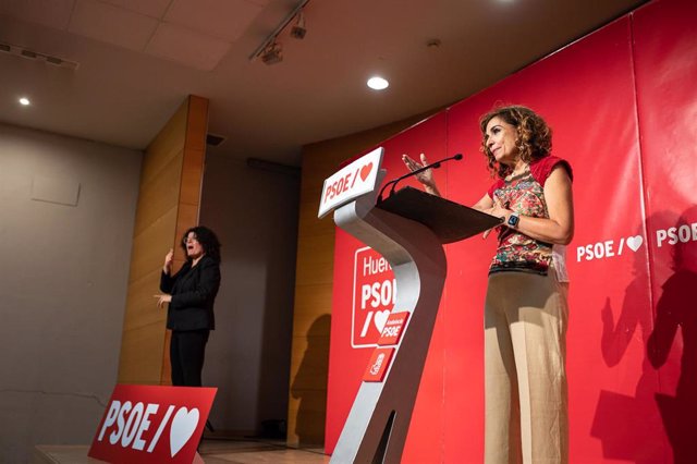 Archivo - La vicesecretaria general del PSOE y vicepresidenta del Gobierno, María Jesús Montero, interviene durante un encuentro con mayores (Huelva) en el Centro Social Gota de Leche, a 19 de mayo de 2023 en Huelva (Andalucía, España). 