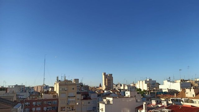 La Comunitat tendrá este lunes cielo despejado en general, con mínimas en descenso en Alicante y Valencia.  