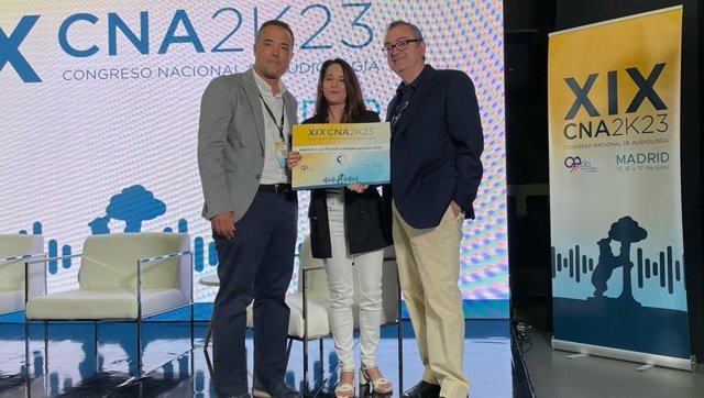 La investigadora Amparo Callejón recibe un premio por un proyecto sobre hipoacusia e implantes cocleares en el Congreso Nacional de Audiología.