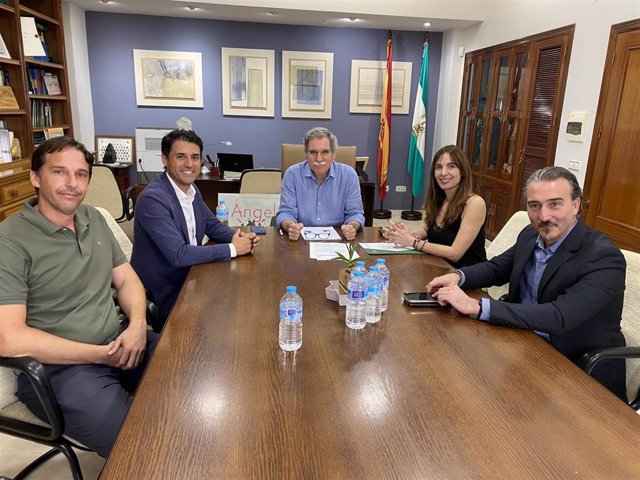 Representantes de la Consejería de Desarrollo Educativo y Formación Profesional de la Junta de Andalucía en Córdoba y la Fundación Cajasur.