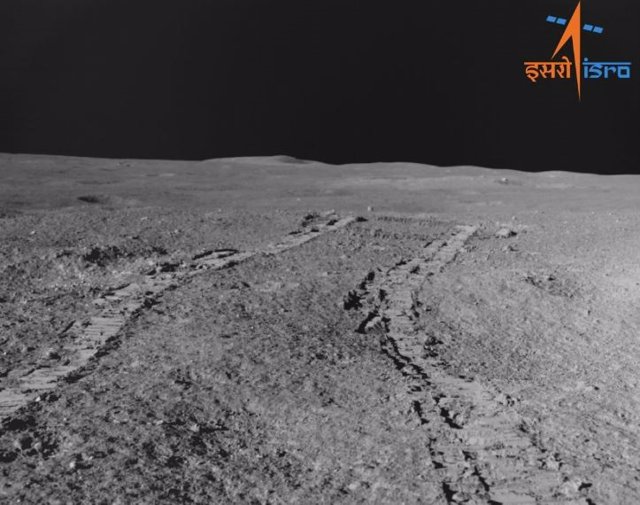 Imagen de la región del polo sur lunar tomada por el rover indio Pragyan
