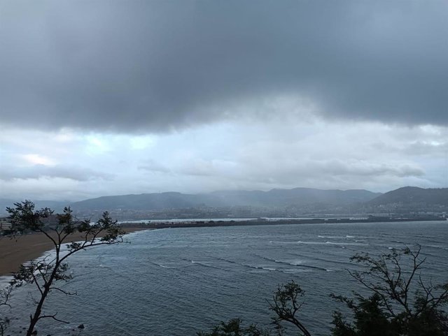 Cielos cubierto y ambiente fresco en la costa vizcaína