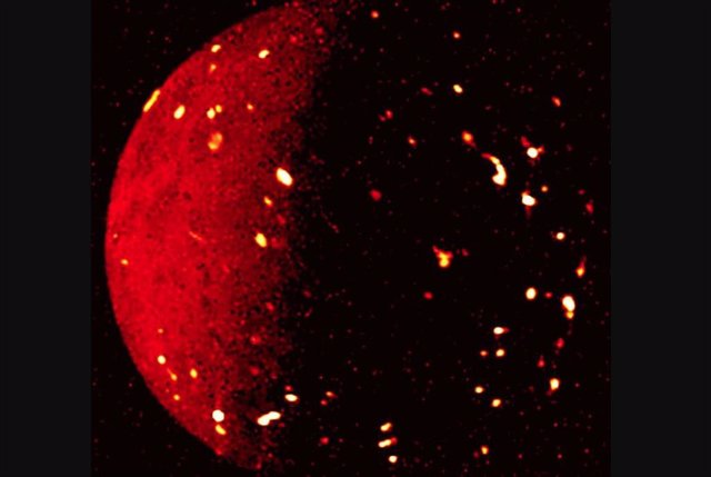 SwRI está liderando un estudio para comprender cómo Io, el cuerpo más volcánico de nuestro sistema solar, contribuye a la plasmasfera de Júpiter.