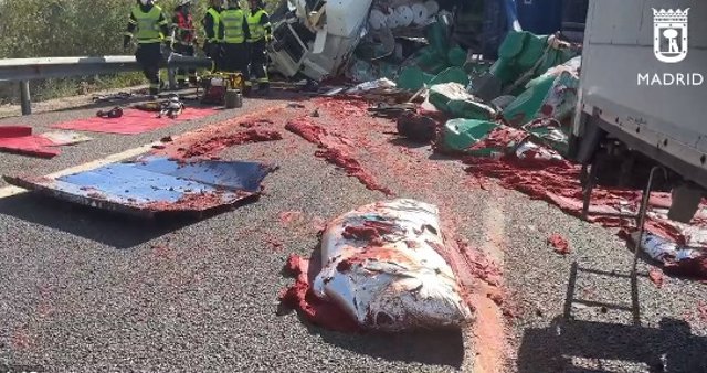 Un camionero muerto y otros dos conductores heridos leves tras chocar tres vehículos en la M-50