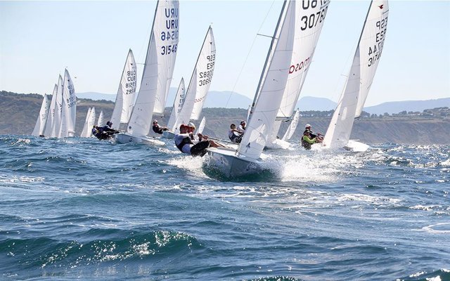 Archivo - Más de 80 barcos toman parte en el Campeonato de España de la Clase Snipe en el Abra