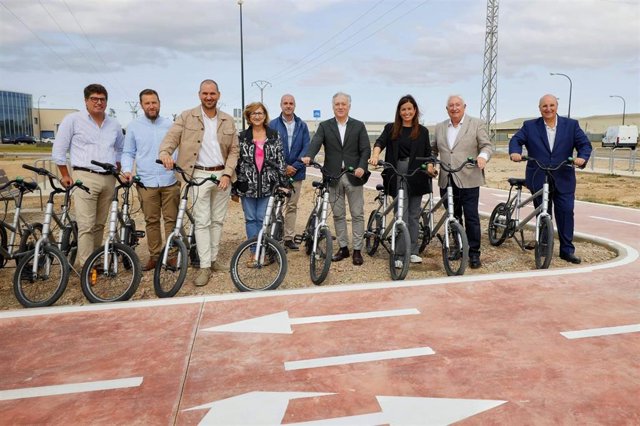 Entra en servicio un tramo de 4,5 km del carril bici que une el Polígono de Malpica con la ciudad