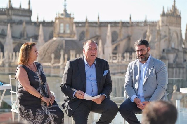 El consejero de Turismo, Cultura y Deporte, Arturo Bernal (c), en un acto de presentación de acciones de promoción del destino Andalucía en Estados Unidos y Asia.