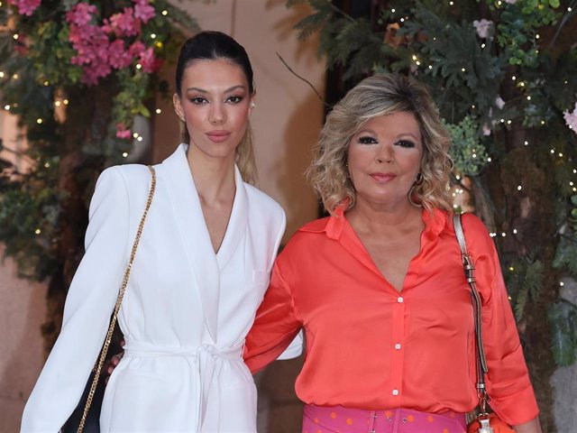 Terelu Campos acompañada por su hija, Alejandra Rubio, llega al restaurante donde va a celebrar su 58 cumpleaños con una cena, a 31 de agosto de 2023, en Madrid (España).