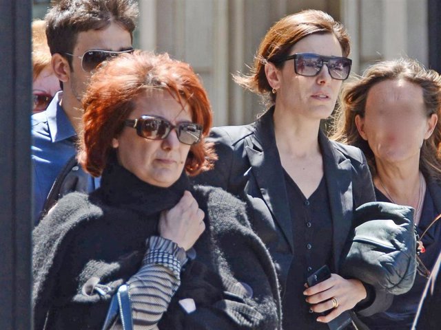 Archivo - Raquel Sánchez Silva y la madre de Mario Biondo, Santina, en una imagen de archivo