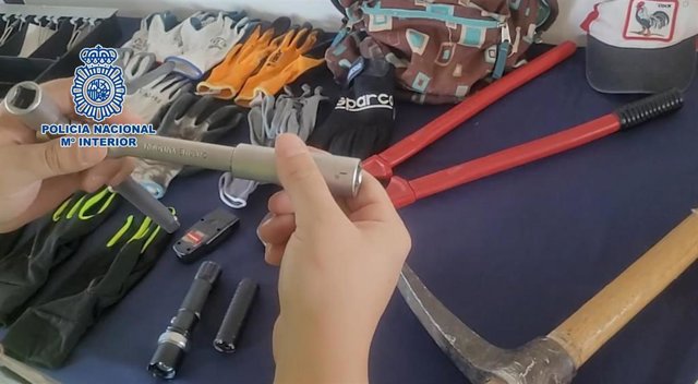 En prisión dos hombres por robar de madrugada varios bares con picos, mazas o