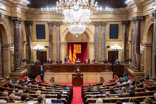 Vista general de una sesión plenaria en el Parlament, a 1 de septiembre de 2023, en Barcelona, Catalunya (España).  