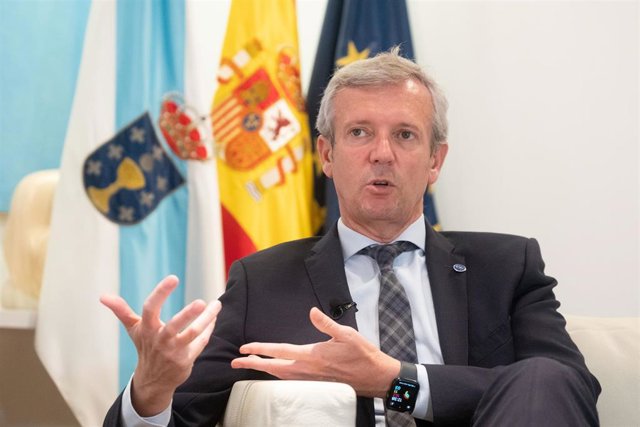 El presidente de la Xunta de Galicia, Alfonso Rueda, durante una entrevista para Europa Press, a 2 de agosto de 2023, en Santiago de Compostela