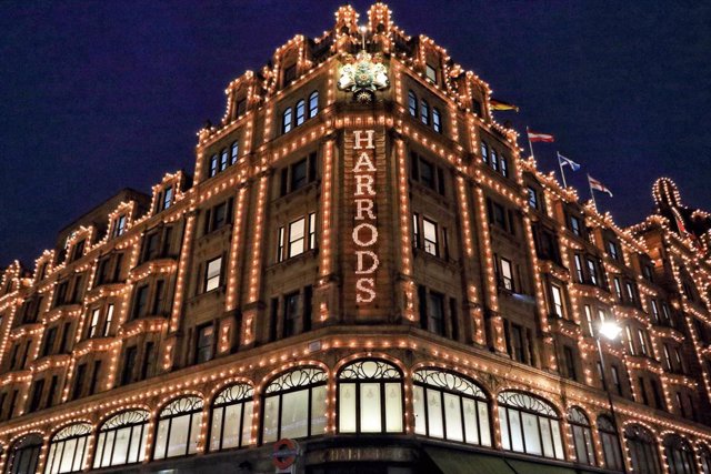 Archivo - Almacenes Harrods, Knightsbridge (Londres).