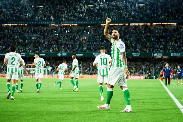 Willian José celebra un gol con el Real Betis.