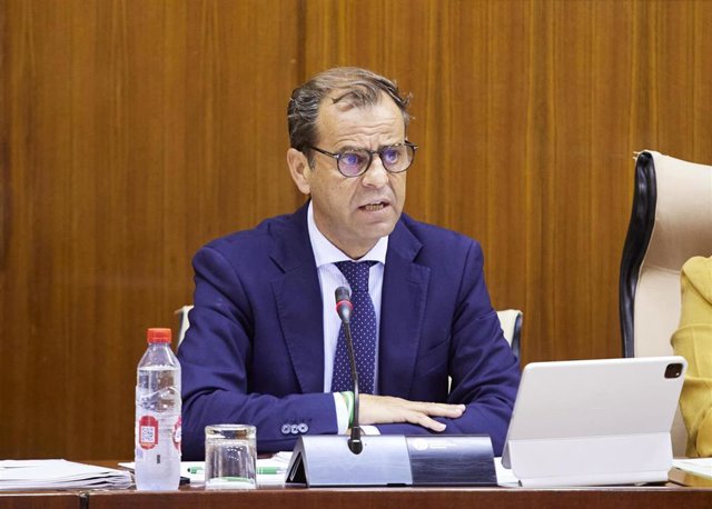 Archivo - El director general de la RTVA, Juan de Dios Mellado, en comisión parlamentaria. (Foto de archivo).