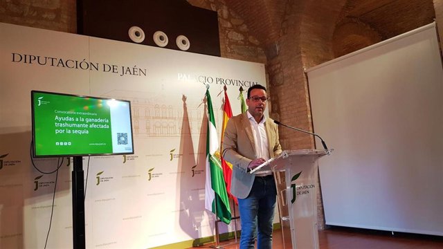 Perales presenta la convocatoria de ayudas.