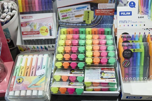 Material escolar en la papelería Carlin, a 31 de agosto de 2023, en Madrid (España).