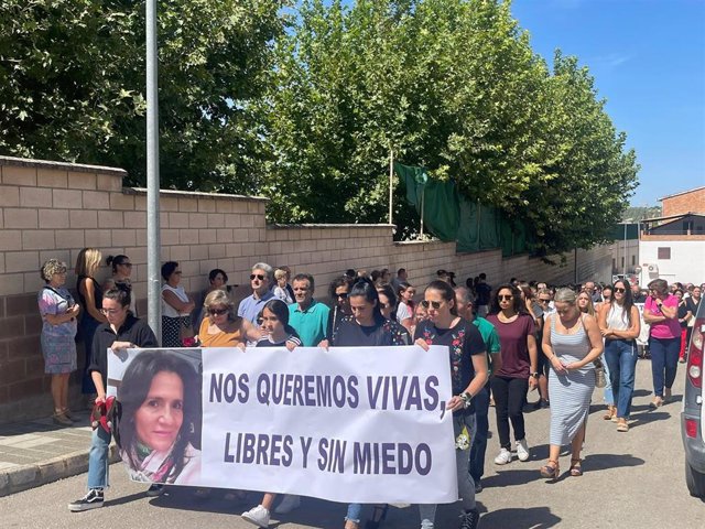 Pancarta con la foto de la mujer asesinada que abría la manifestación.