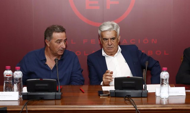 El president de la RFEF en funcions, Pedro Rocha (a la dreta)