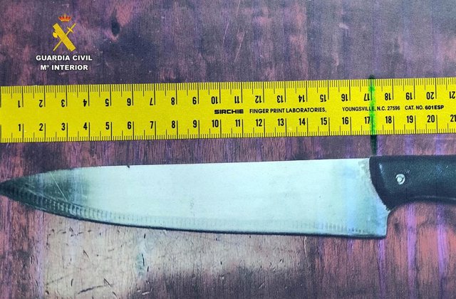 Archivo - Imagen de archivo de un cuchillo intervenido por la Guardia Civil