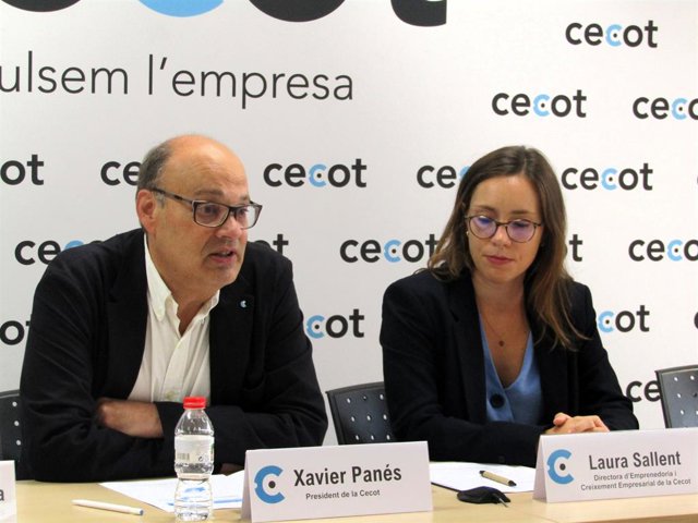 El president de Cecot, Xavier Panés, al costat de la directora del Departament d'Emprenedoria i Creixement Empresarial de la patronal, Laura Sallent