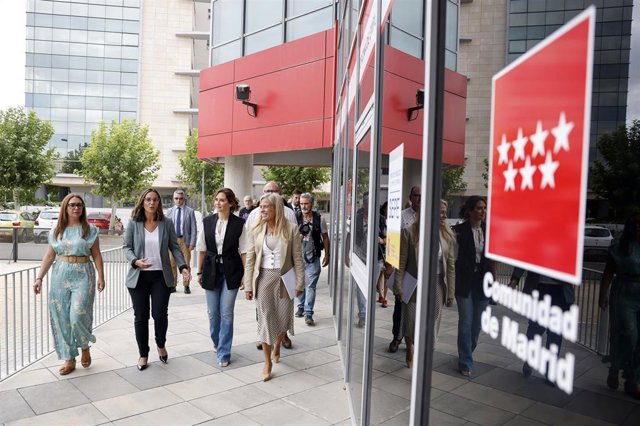 La presidenta regional, Isabel Díaz Ayuso, durante la inauguración de la oficina de empleo de Rivas Vaciamadrid