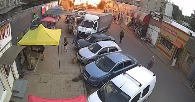 Momento de la explosión en el mercado de Kostantinovka