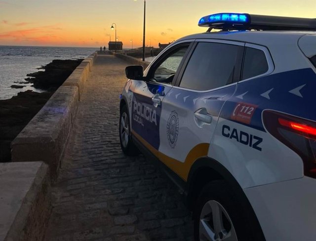 Vehículo de la Policía Local de Cádiz en una imagen de archivo.