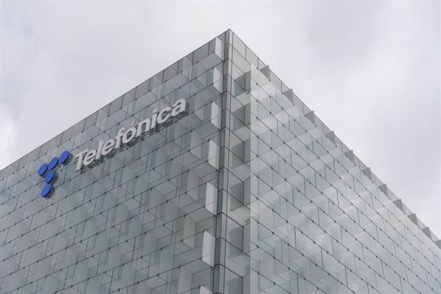 Exterior de la sede de Telefónica, en el ensanche de Las Tablas, en el distrito de Fuencarral-El Pardo, a 6 de septiembre de 2023, en Madrid (España). 