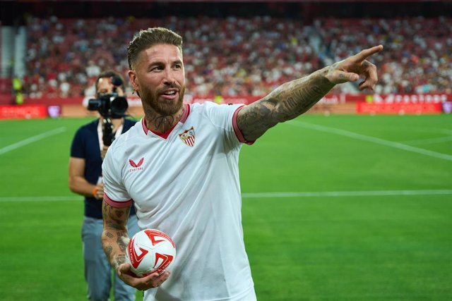 Sergio Ramos poses during your presentation as new player of Seville FC at Ramon Sanchez-Pizjuan stadium on September 6, 2023 in Sevilla, Spain.